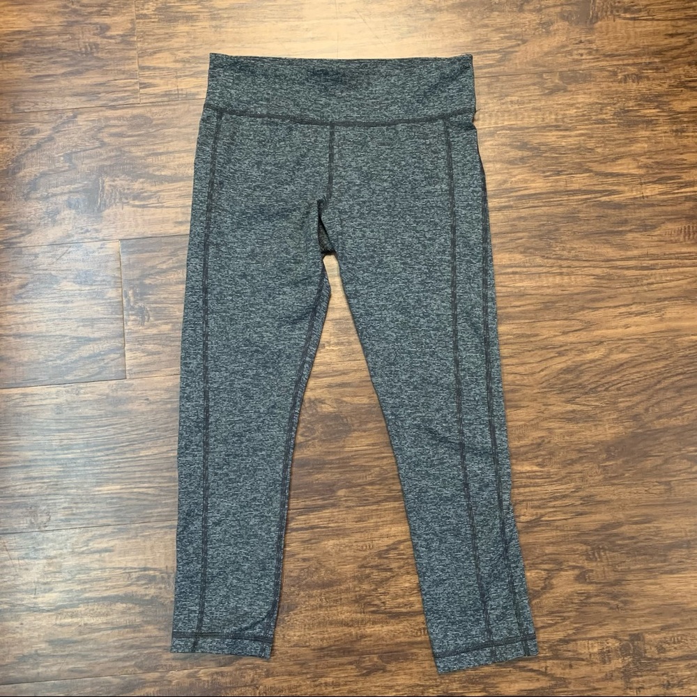 Under Armour Fitted Capri Athletic Leggings